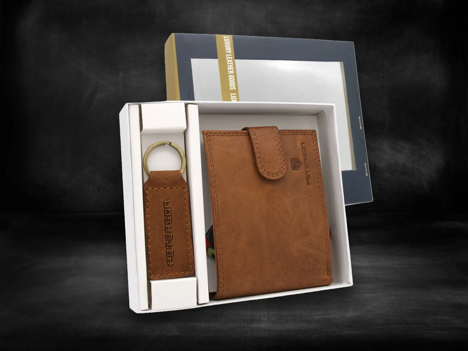 Peterson Kis Csatos Gravírozott Pénztárca